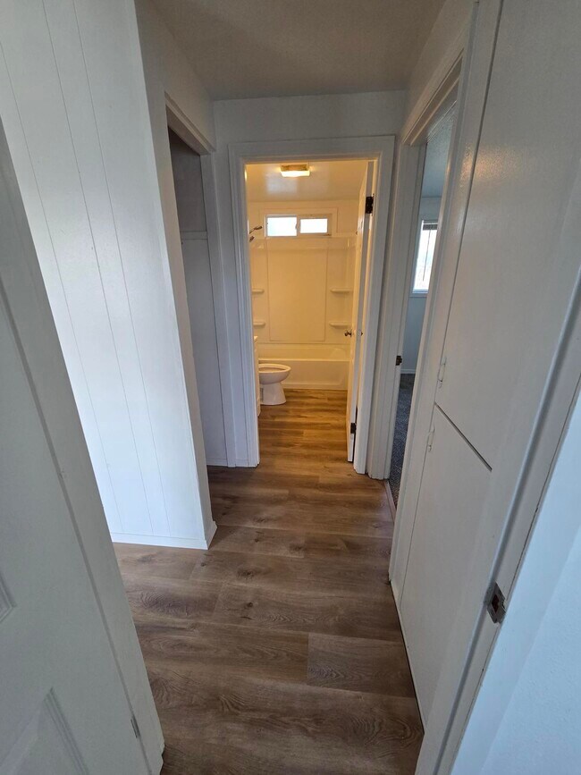 HALLWAY - 258 Knolls Vista Dr