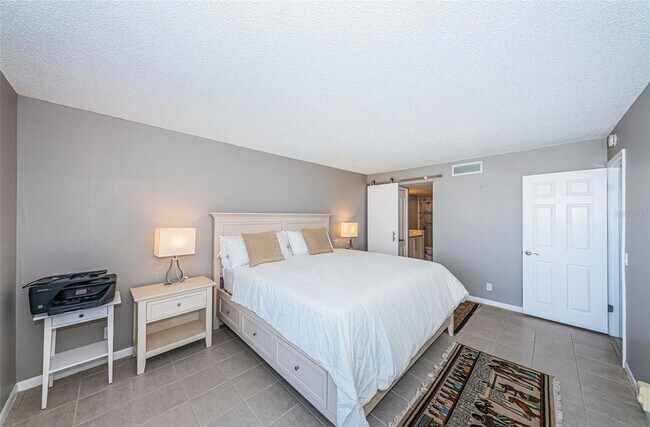 Building Photo - 6104 Palma Del Mar Blvd S