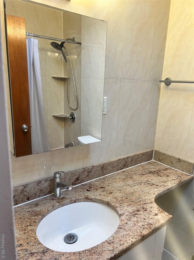 Building Photo - 1019 E 104th St