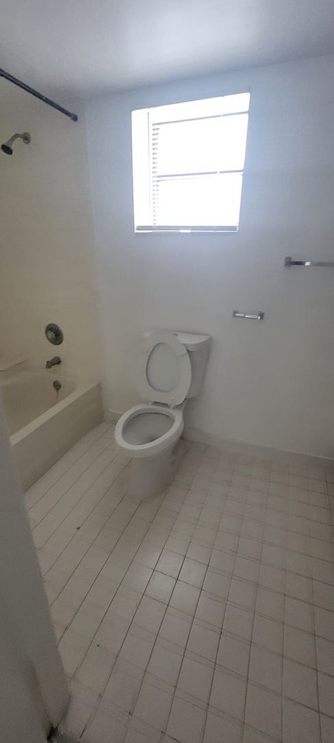 Building Photo - One bedroom unit near Palm Beach Outlets