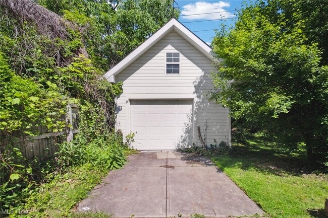 Building Photo - 1507 Crest Rd