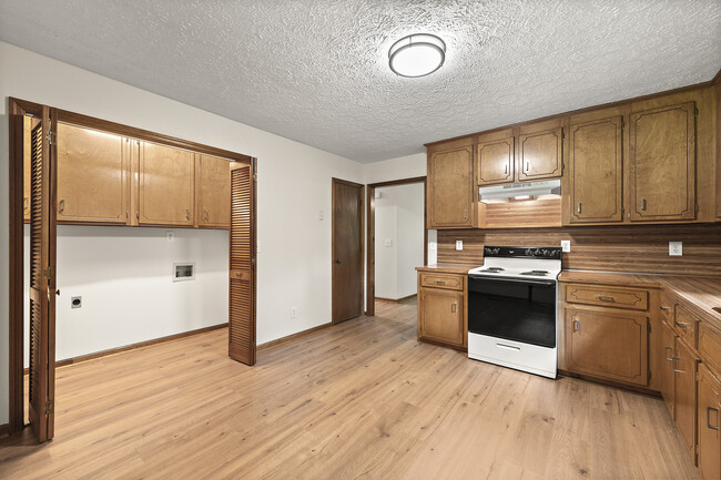 Building Photo - 105 McWhirter Pl