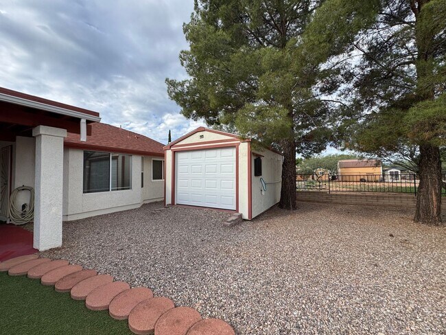 Building Photo - 3BR/2BA/2CG, 1836 sq.ft. rental with POOL in Sierra Vista, AZ