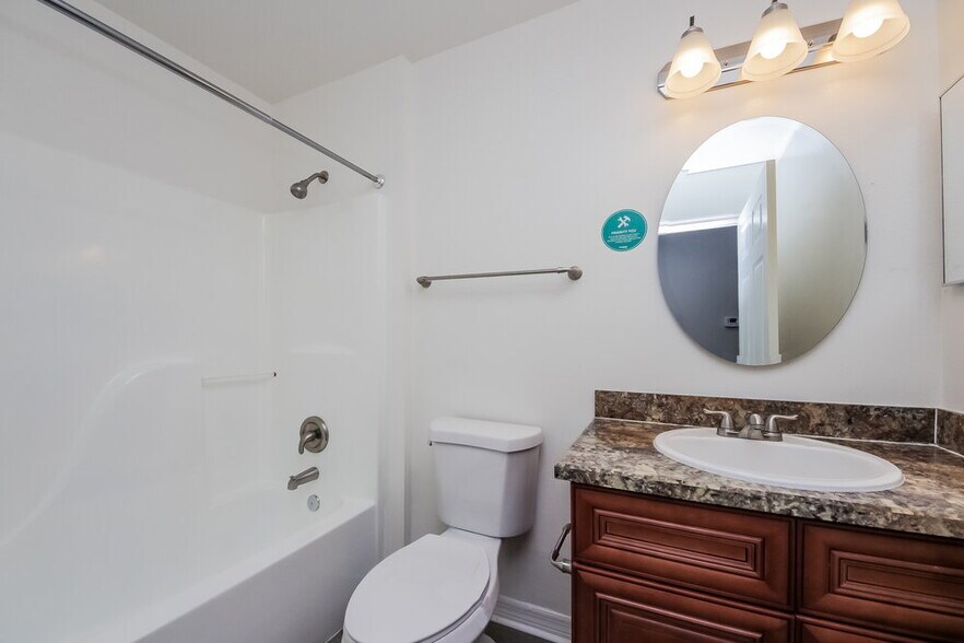 Building Photo - 1323 Dover Dr