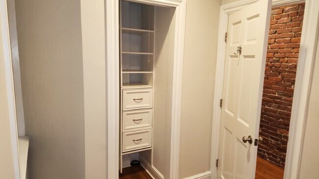 Building Photo - 100 Legends Way