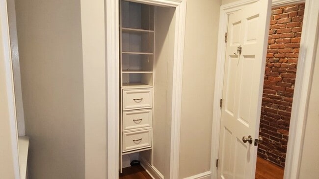 Building Photo - 18 US-1