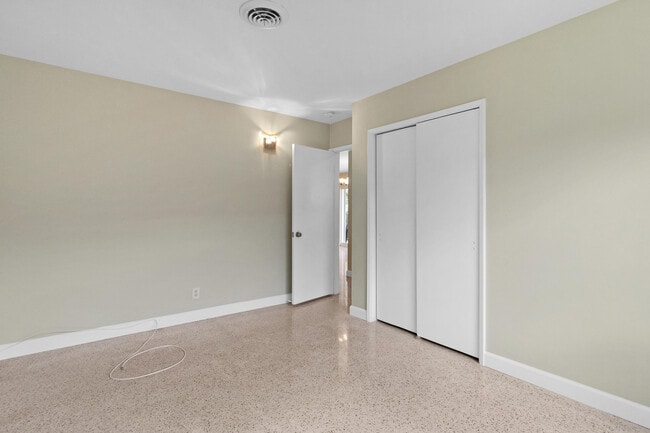 Building Photo - 1911 NE 27th St