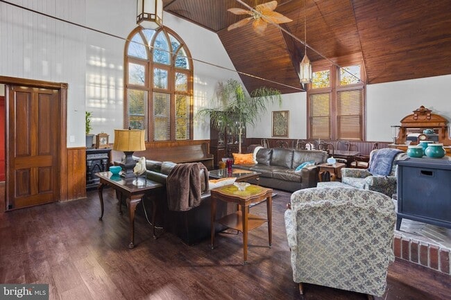 Building Photo - 230 Washington St