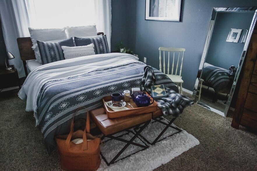 Building Photo - 5615 NE 75th Ave