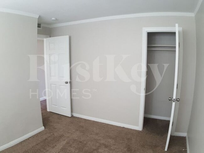 Building Photo - 2317 Hassett Ave