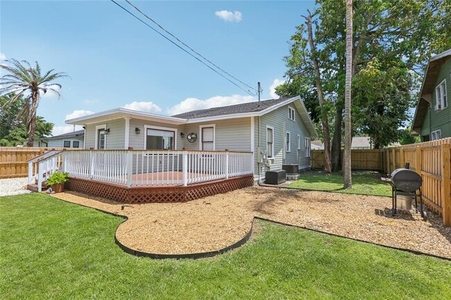 Building Photo - 712 E Caracas St