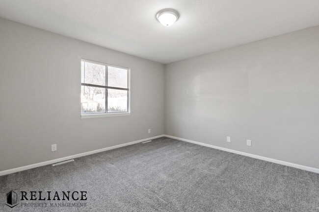 Building Photo - 8712 Lakeland Cir