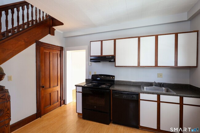 Building Photo - 24 Fairview St