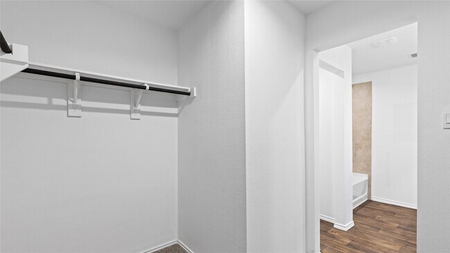 Building Photo - 2326 Spruce Clf Ln