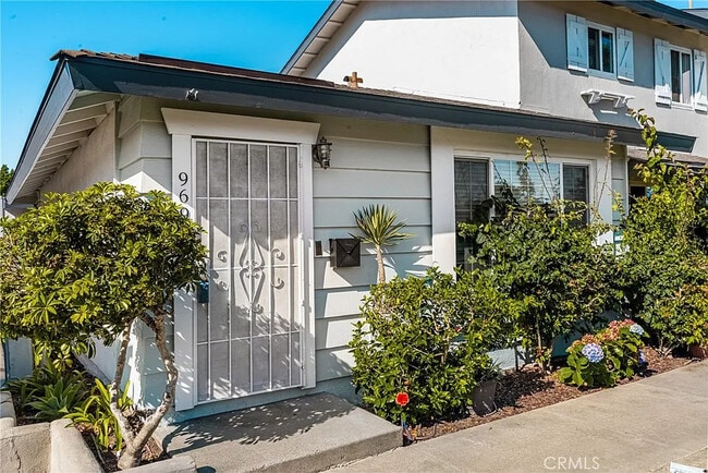 Building Photo - Charming 1-Bed Cottage with Utilities Included, Garage & In-Unit Laundry – Huntington Beach