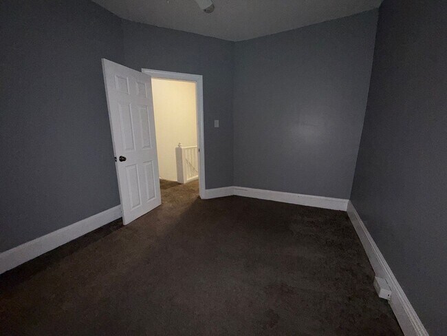 Building Photo - Spacious 3-Bedroom Home with Modern Interior Finishes