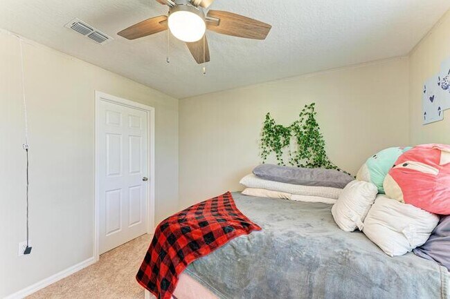 Building Photo - Beautiful Home For Rent In Crosswind Point!