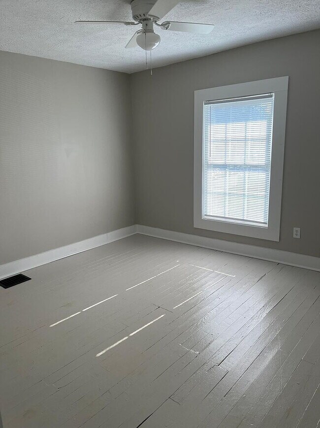 Building Photo - Single Family Home