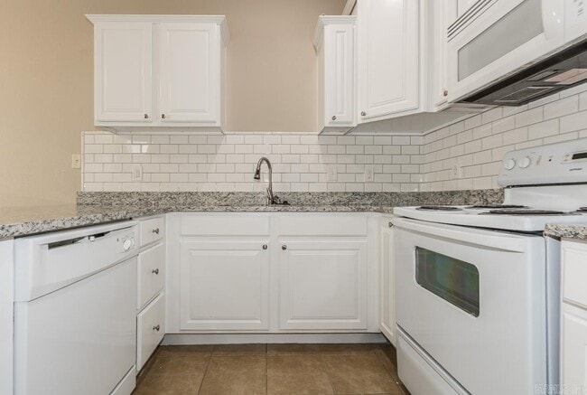 Building Photo - 1216 Sadie Dr