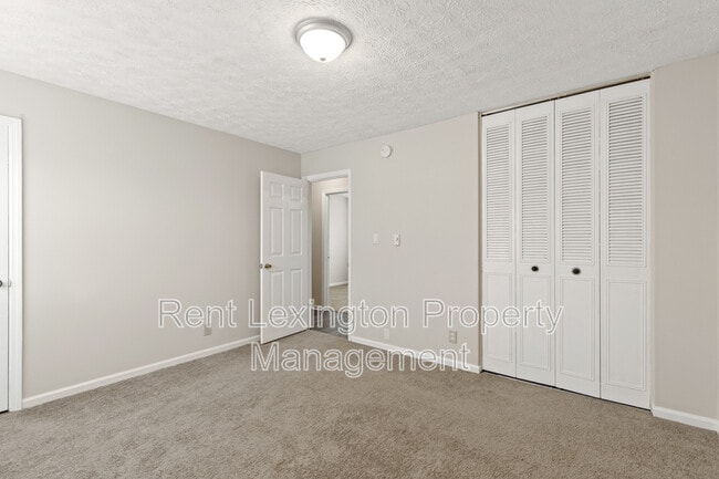 Building Photo - 315 S Eagle Creek Dr