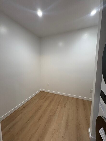 large space in the laundry room. - 7834 S Harvard Blvd