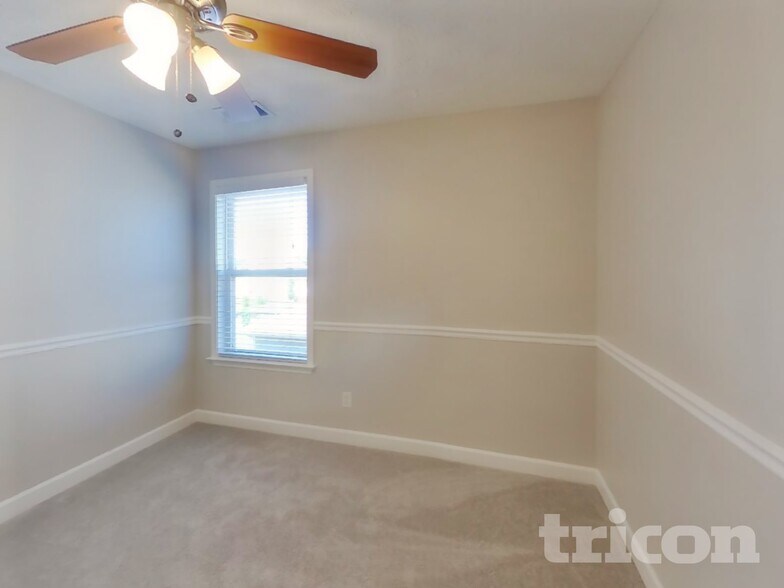 Building Photo - 1528 Beaconcrest Cir