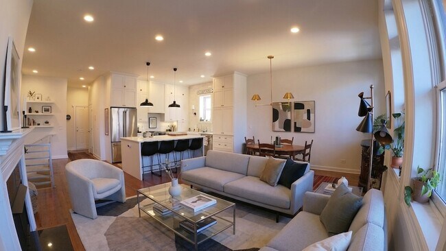 Building Photo - 2140 W Schiller St