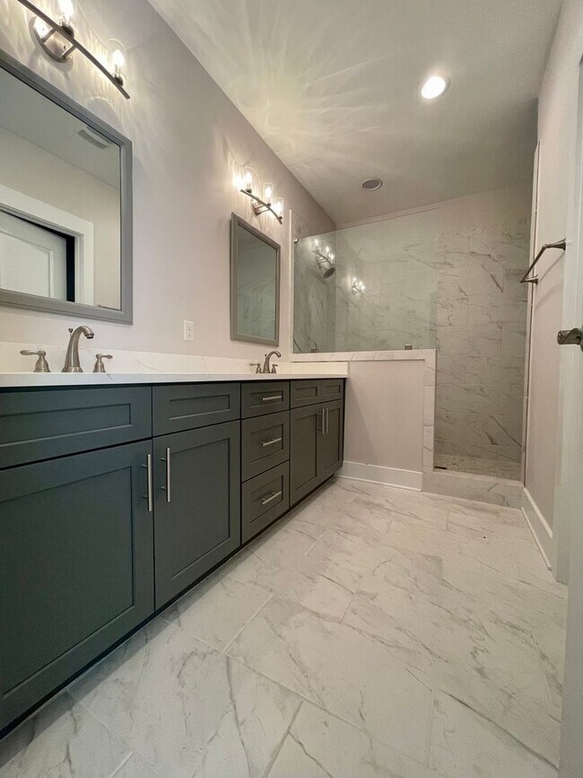 Building Photo - NEW 3B/2.5B Destin Oaks TOWNHOME available...
