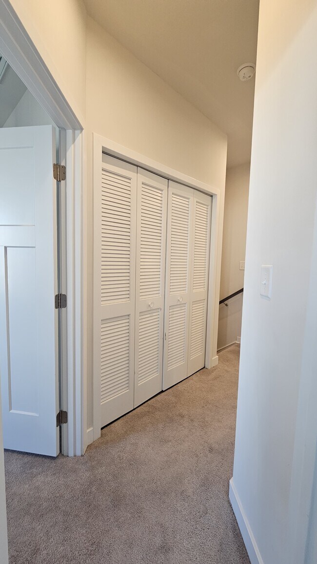 Building Photo - 549 Westport St