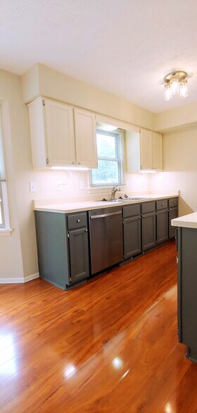 Building Photo - 968 Emily Ln