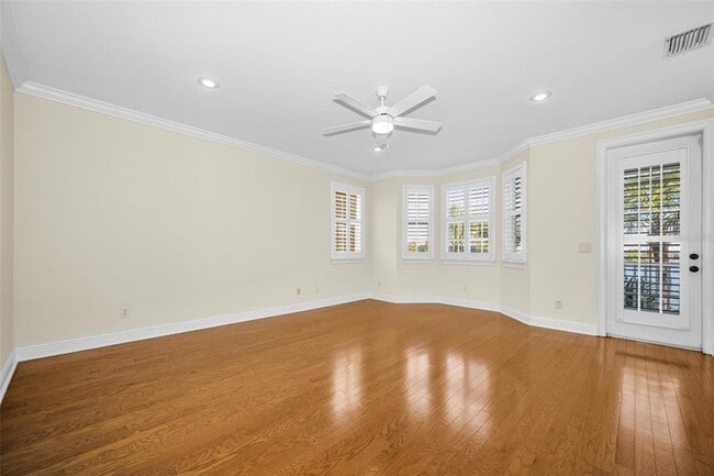 Building Photo - 924 Hemingway Cir