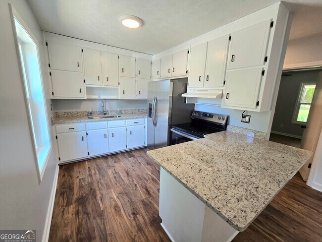 Building Photo - 175 Beacon Dr