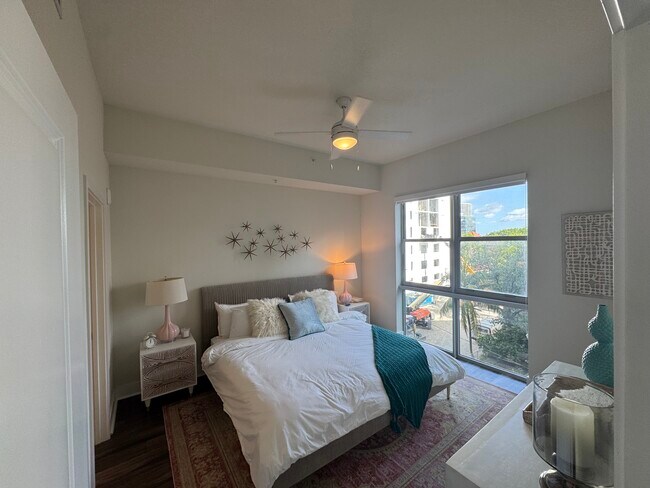 Building Photo - 475 NE 25th St