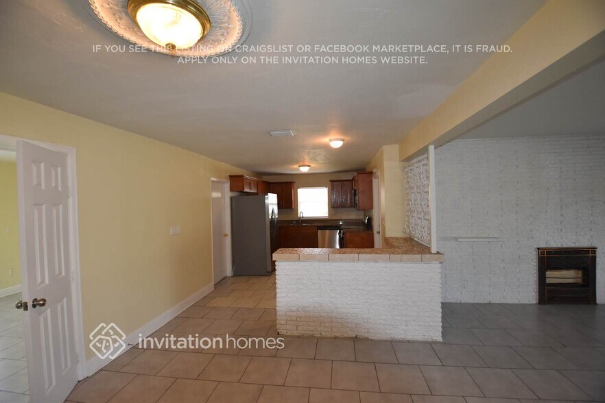 Building Photo - 533 W Dayton Cir