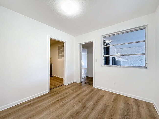 Building Photo - 5330 Quan Dr