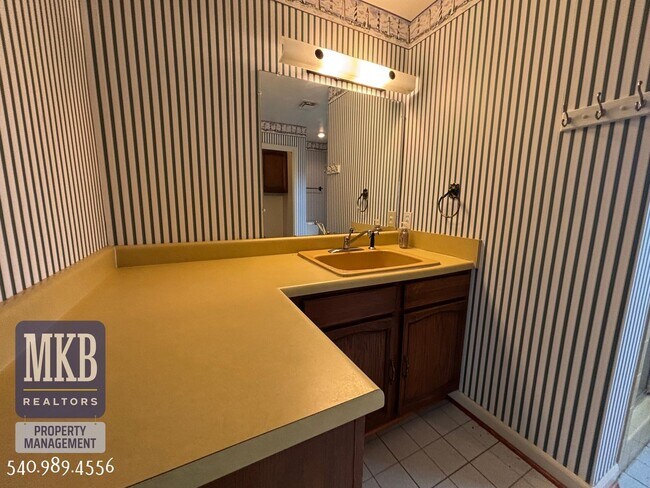 Building Photo - 5056 Catawba Valley Dr