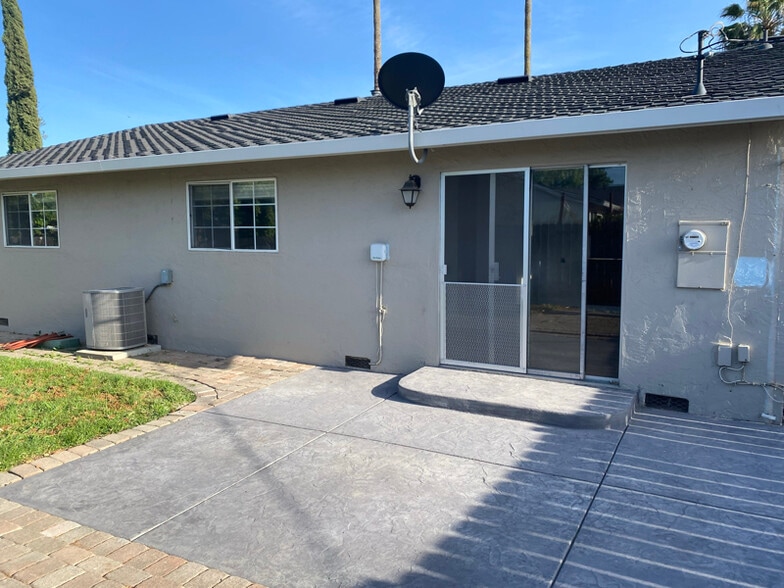 Building Photo - 100 Novato Dr