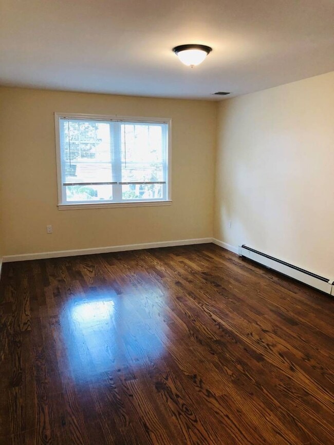 Building Photo - 47 Coles St