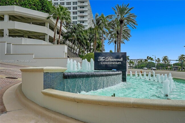 Building Photo - 4775 Collins Ave