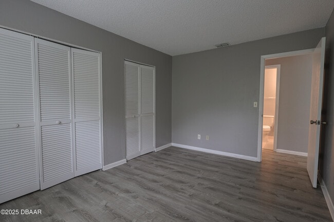 Building Photo - 6175 Sequoia Dr