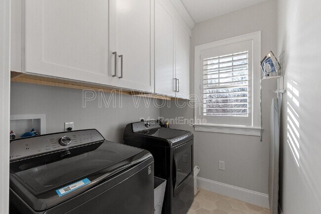 Building Photo - 57 Old Brook Rd