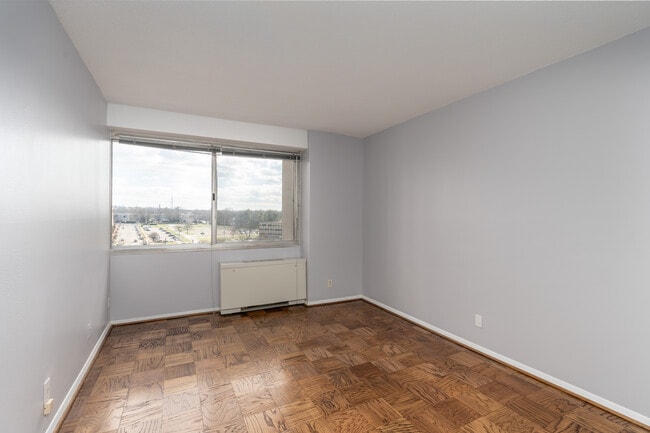 Second Bedroom - 5500 Friendship Blvd