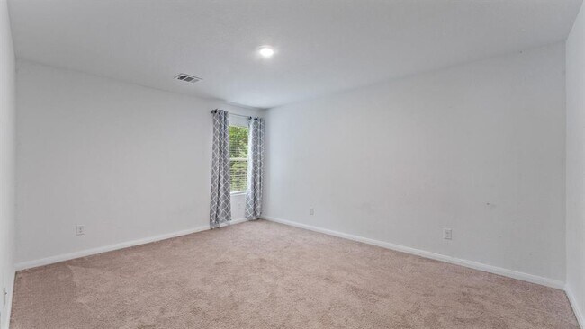 Building Photo - 410 Pimmit Hill Run