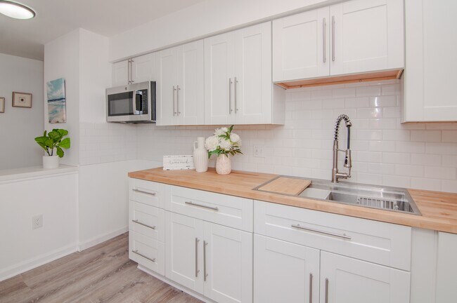 Building Photo - 4194 Packard St