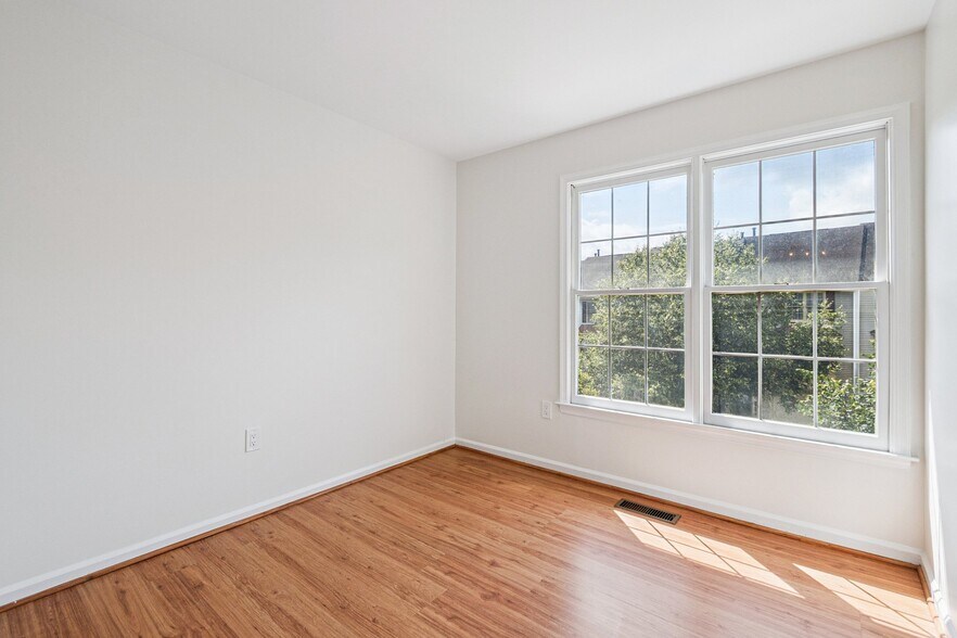 Building Photo - 8410 Woodland Manor Dr