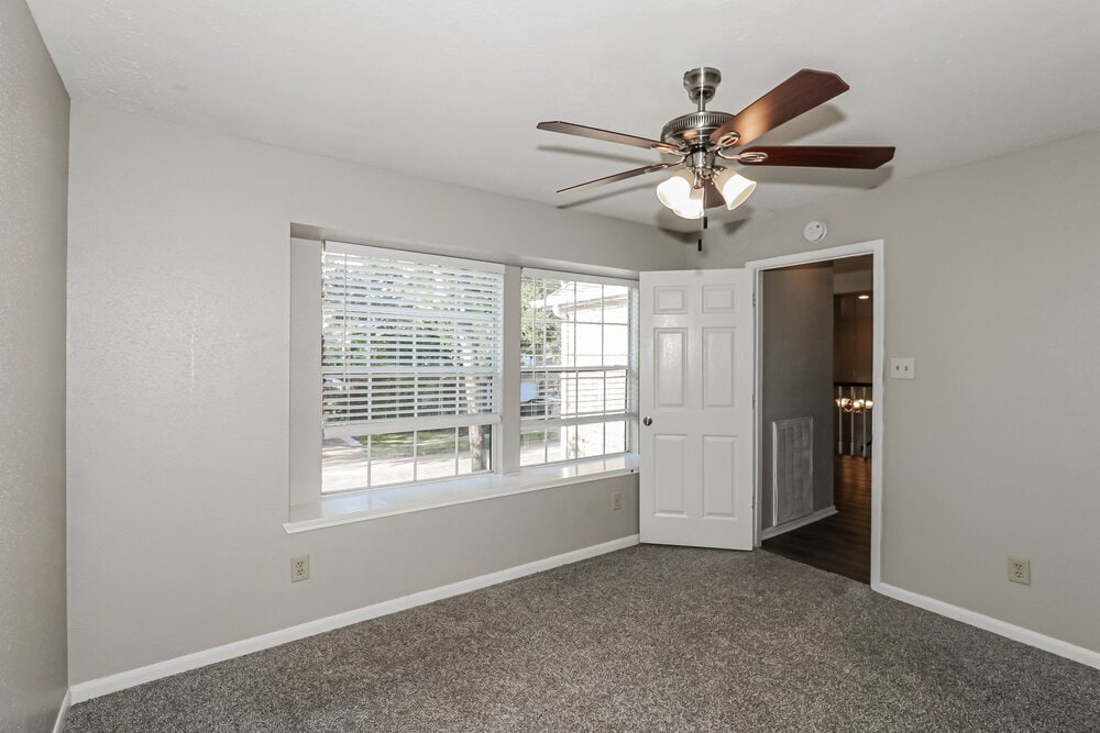 Building Photo - 15815 Spruce River Ct