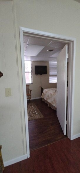 Building Photo - 1447 Lincoln Way