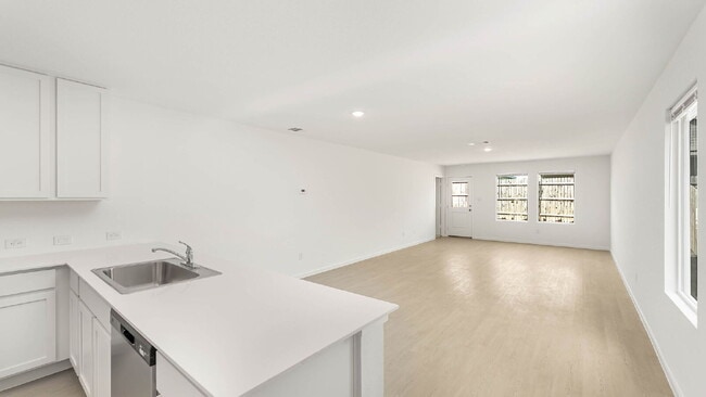Building Photo - 215 Zyra Ave
