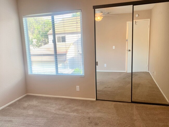 Building Photo - Wonderfully located 3bed, 3 bath in the heart of Westlake VIllage