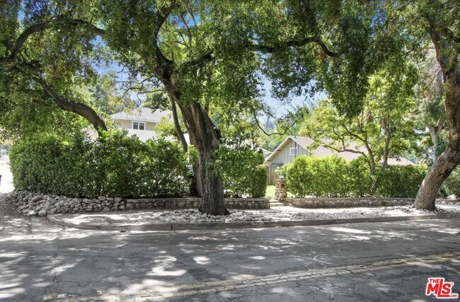 Building Photo - 130 S Arroyo Blvd